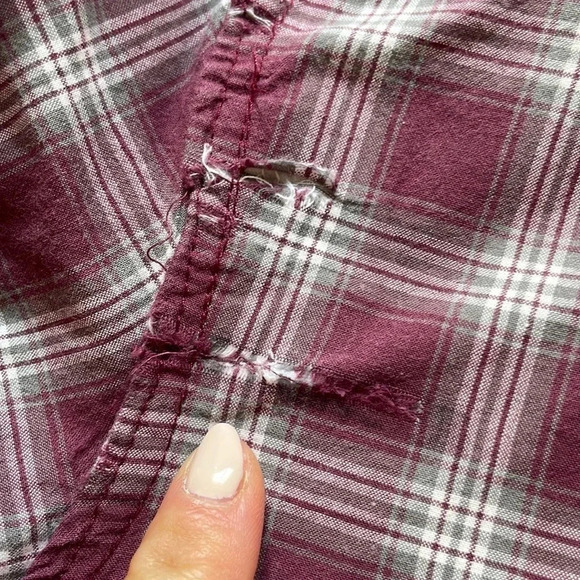 🔥4/$20 Guess Plaid Button  Down - Picture 8 of 10